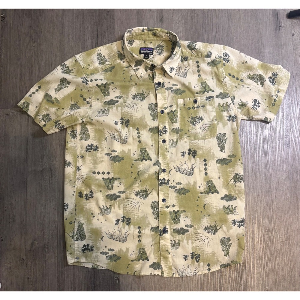 Patagonia Button Down Shirt Mens Medium Green Bear Print Short Sleeve Cotton